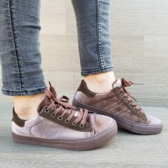 Velvet Fashion Low Tops Sneakers - Picture 3 of 8